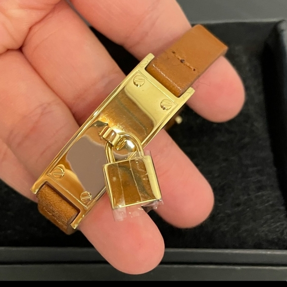 BRAND NEW MICHAEL KORS BROWN LEATHER AND GOLD PADLOCK β¨οΈ - Picture 2 of 3